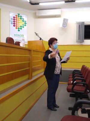 Vereadora Bernadete, em palestra no Centro Empresarial.jpg