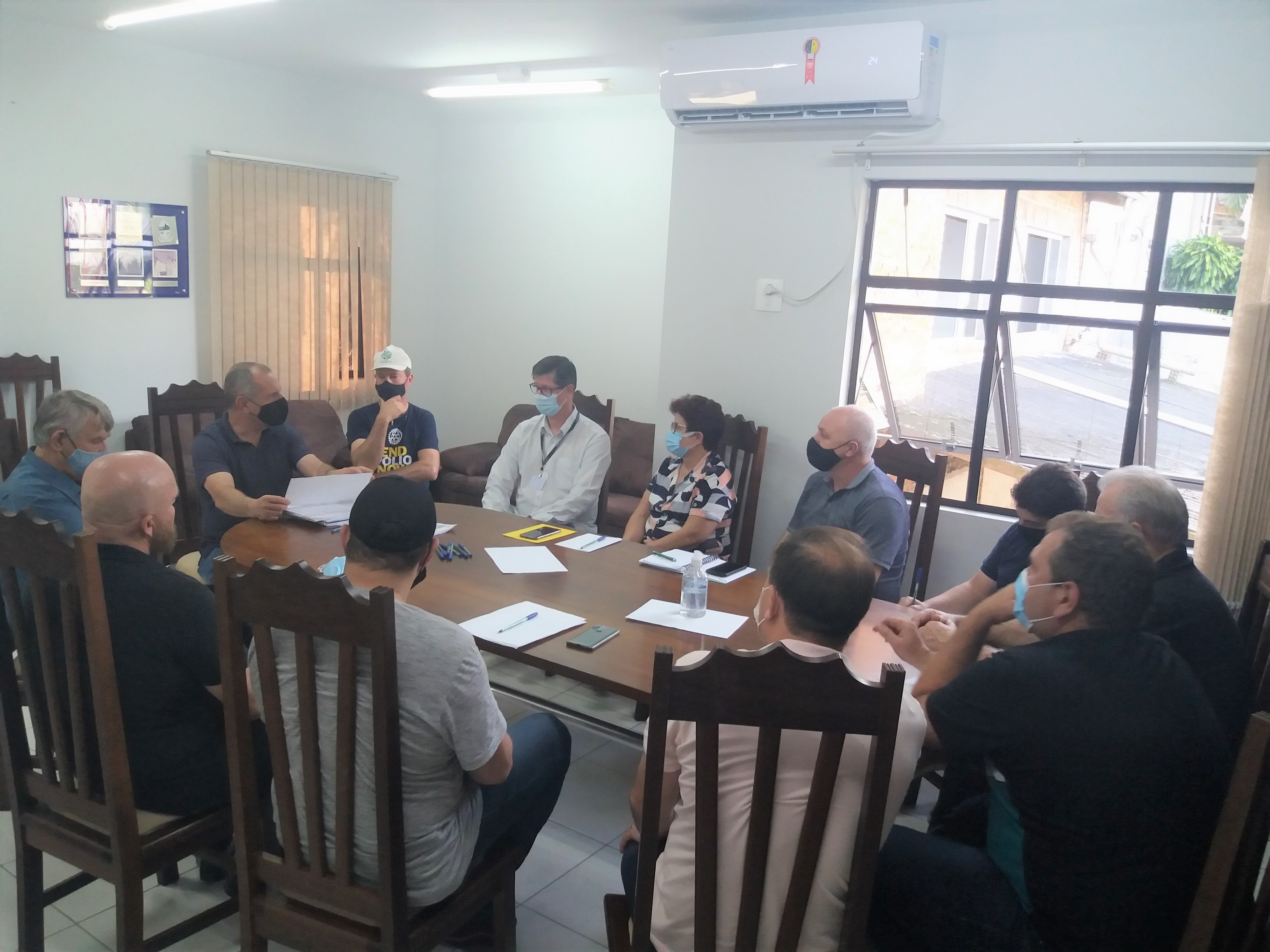 Reunião no legislativo - Vereadores e o prefeito Luiz Carlos Tamanini-2.jpg