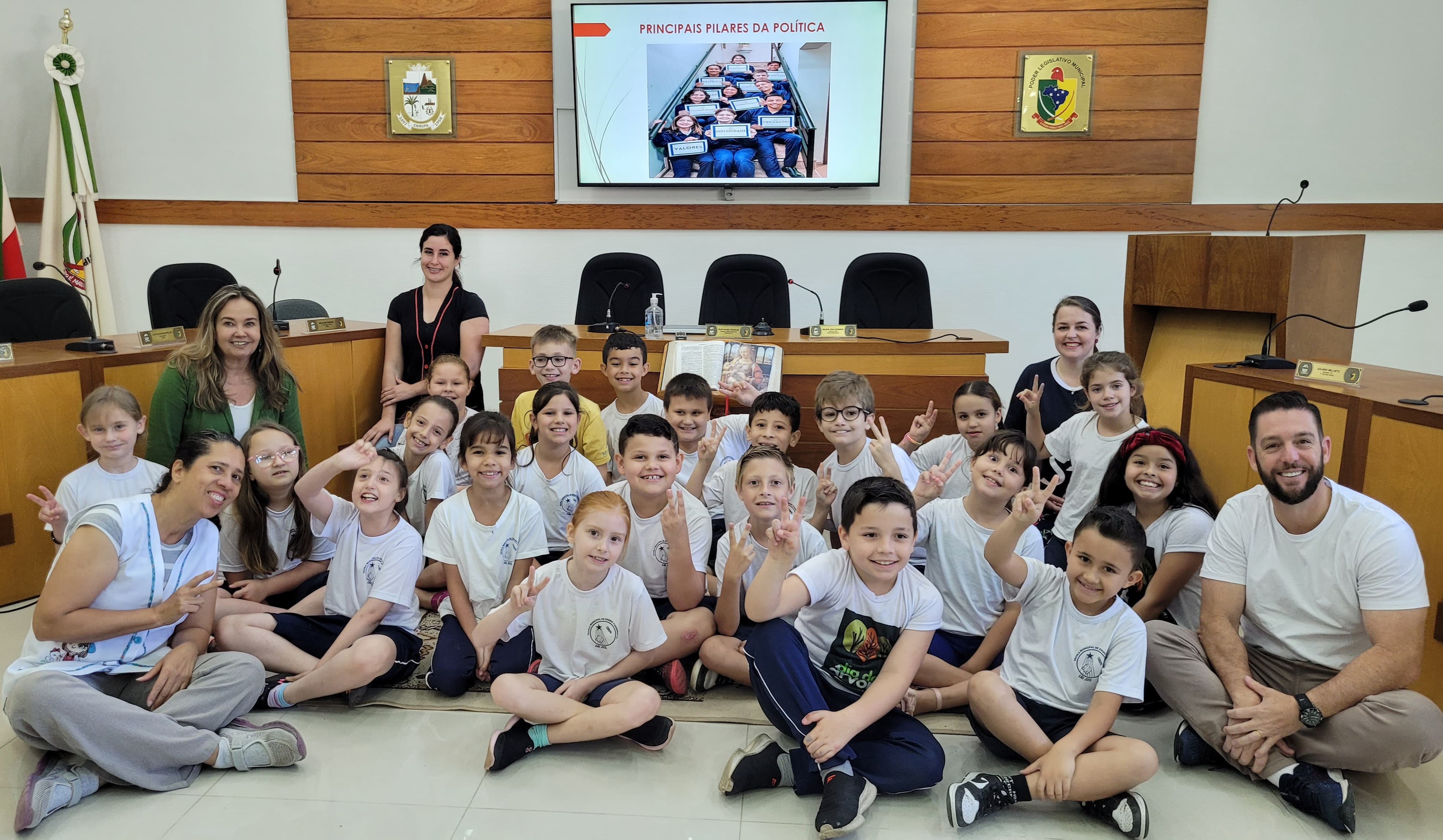 Alunos da Escola São José de Corupá, fazem visita à Câmara de Vereadores