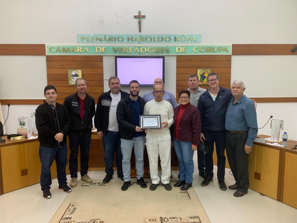 Servidor público é homenageado em sessão da Câmara de Vereadores de Corupá