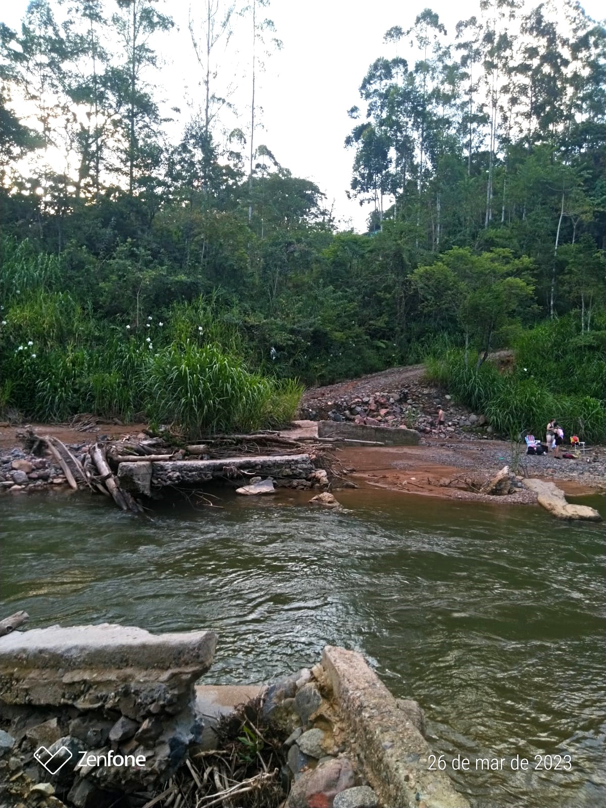 Vereadora alerta prefeituras sobre possível tragédia na divisa entre Corupá e São Bento do Sul e pede reconstrução de pontes