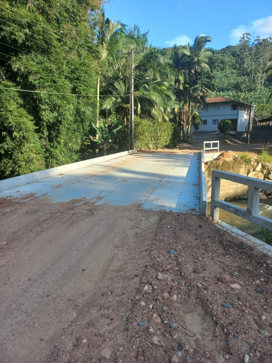 VEREADORES DE CORUPÁ FAZEM INDICAÇÃO PARA DENOMINAR PONTE DE PEDRA DE AMOLAR COM NOME DE MORADOR 